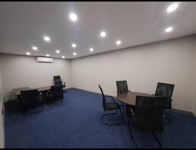 270M² OFFICE TO LET IN DUNKELD WEST